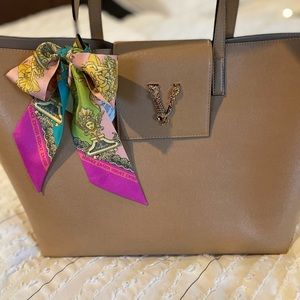 🎀 Authentic Versace Baroco Goddess Silk Scarf Tie 🎀